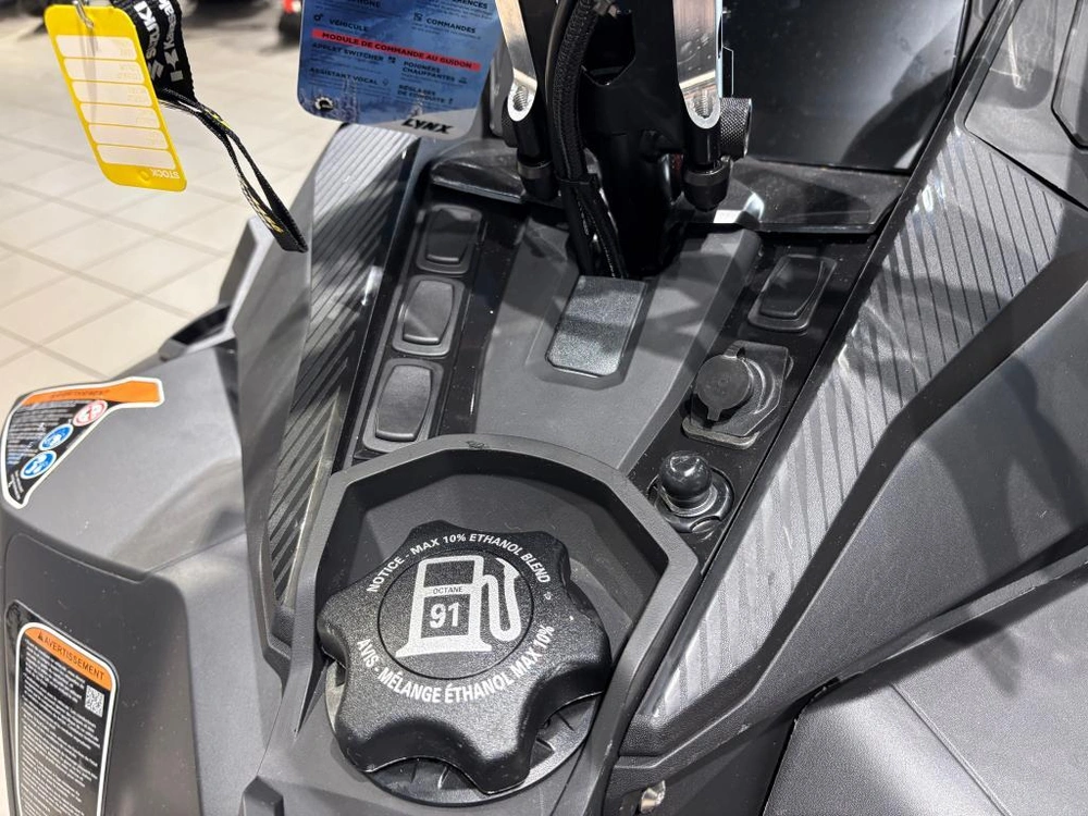 Lynx Brutal Re 15'' 900 Ace Turbo R Powdermax 2.5'' E.s. W/ 10.25'' Touchscreen 2026 alt