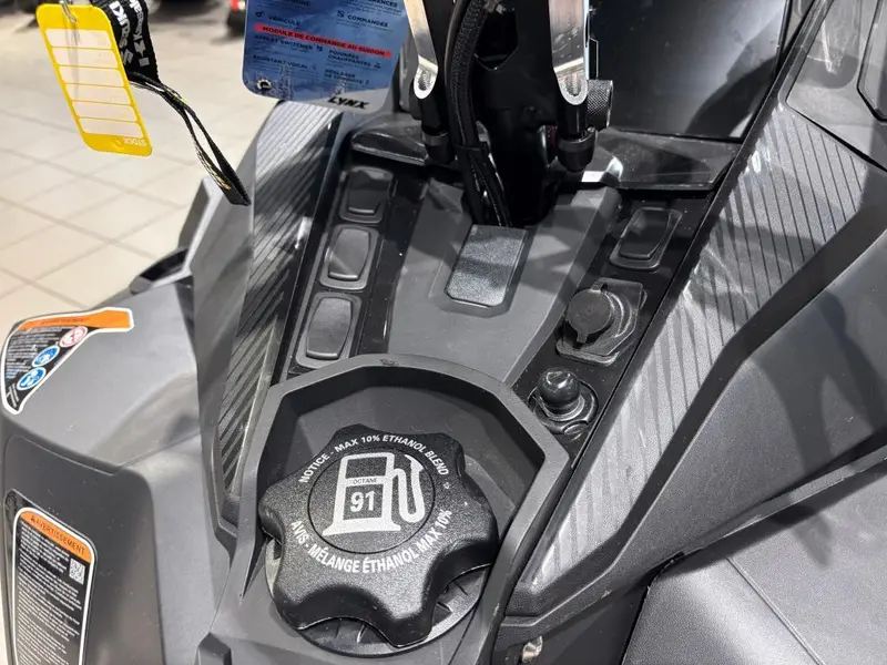 2026 LYNX BRUTAL RE 15'' 900 ACE Turbo R PowderMax 2.5'' E.S. w/ 10.25'' Touchscreen