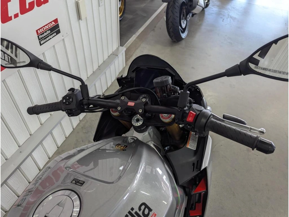 Aprilia Tuono V4 1100 2022 alt