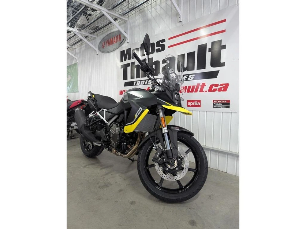 2025 Suzuki V-strom 800 alt