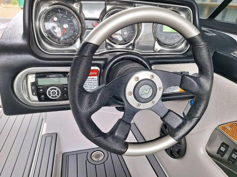 Correct Craft Super Air Nautique Team 210 2011 alt