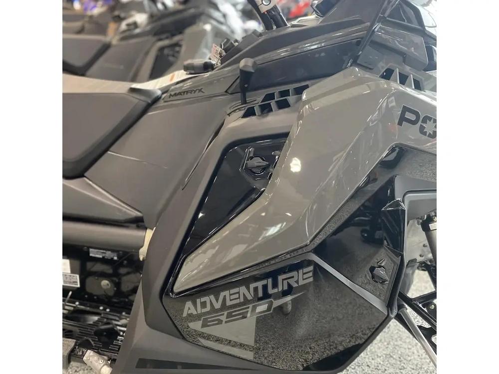 2025 Polaris 650 Titan Adventure 155 1.5 Es alt