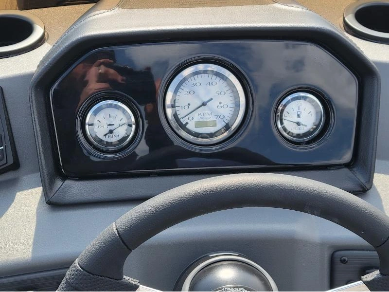 Bennington Marine S21 Stern Radius 3t Express 2025 alt