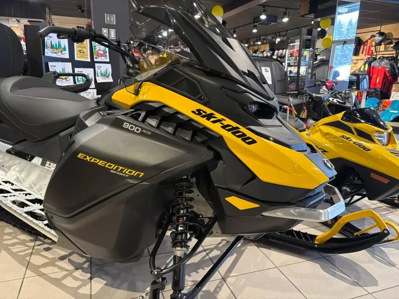 2026 Ski-Doo EXPEDITION SPORT 900 ACE Charger 1.5'' E.S.