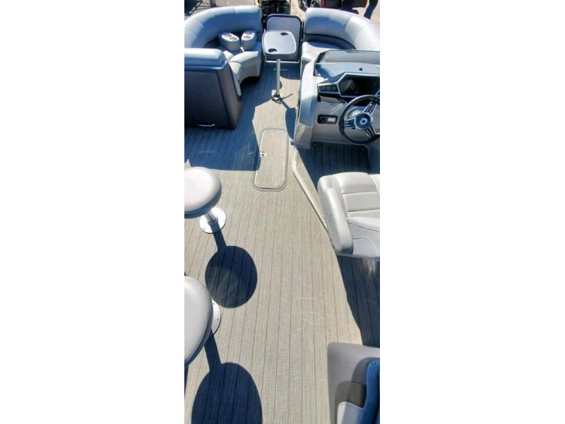 Autre Oasis 23 Avec Mercury 150 2021 alt