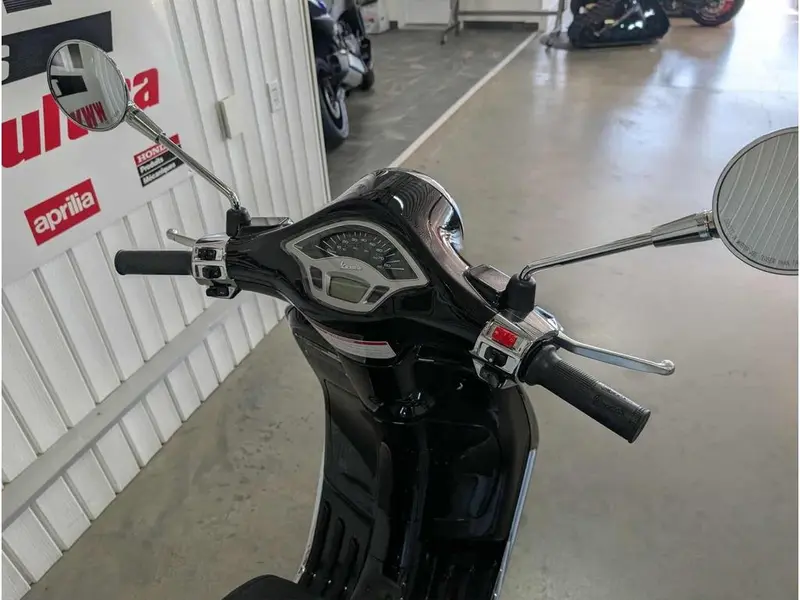 2022 Vespa Primavera 50 thumbnail 4