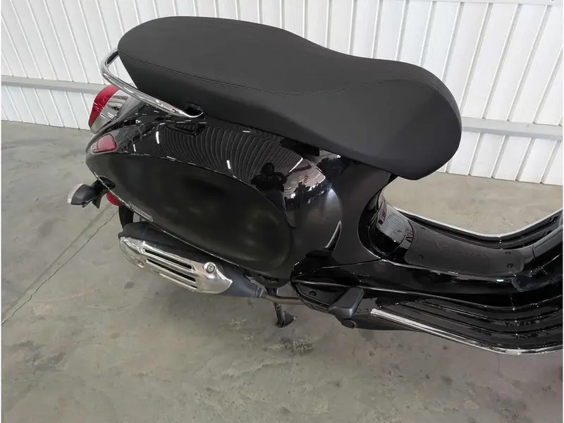 2022 Vespa Primavera 50 thumbnail 3