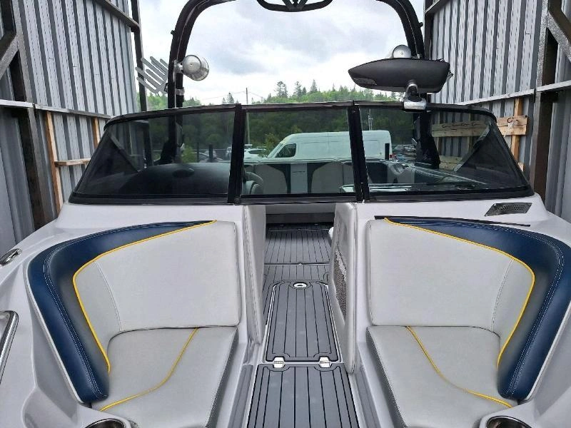 Correct Craft Super Air Nautique Team 210 2011 alt