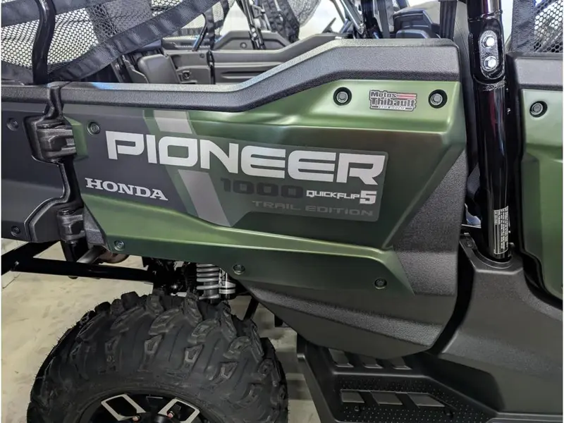 2025 Honda Pioneer 1000-5P Trail thumbnail 2