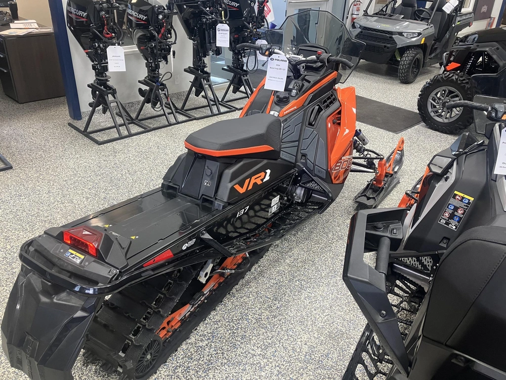 2024 Polaris Boost Vr 1 137 Patriot Boost Indy Vr1 137 alt