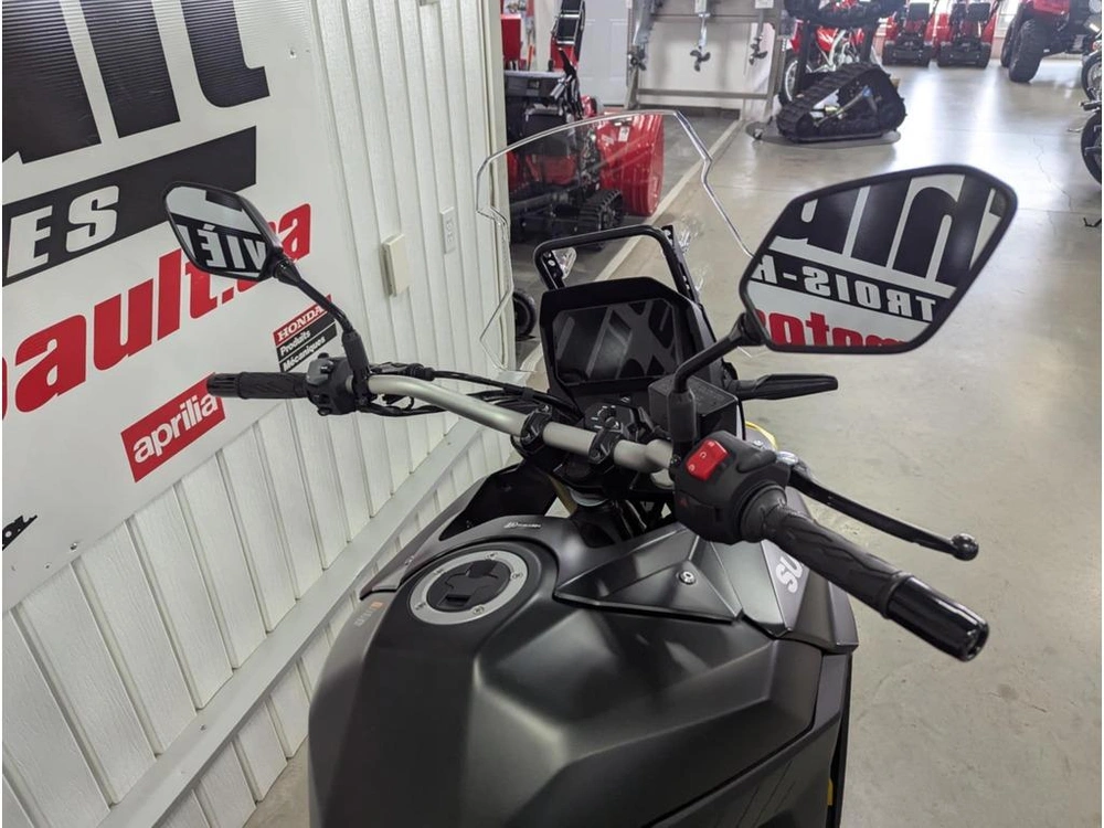 2025 Suzuki V-strom 800 alt