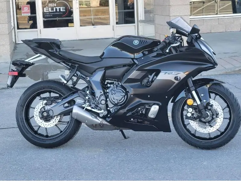 2025 Yamaha YZF-R7 thumbnail 16