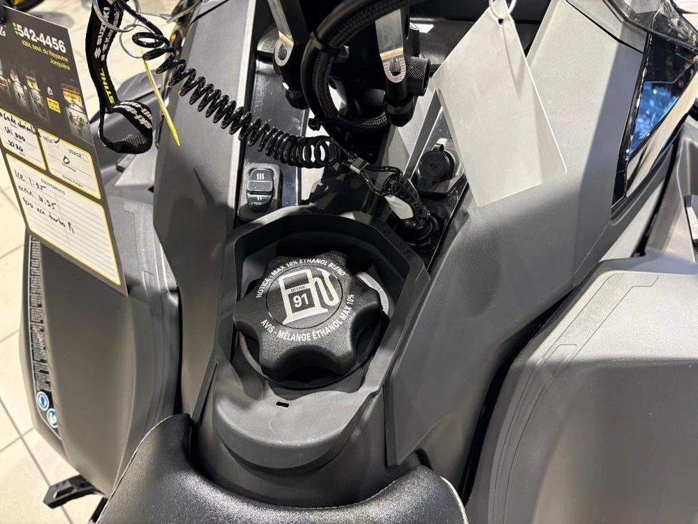 Ski-doo Renegade Adr W/ Enduro Pkg 900 Ace Turbo R Ice Ripper Xt 1.25'' E.s. W/ 10.25'' Touchscreen 2026 alt