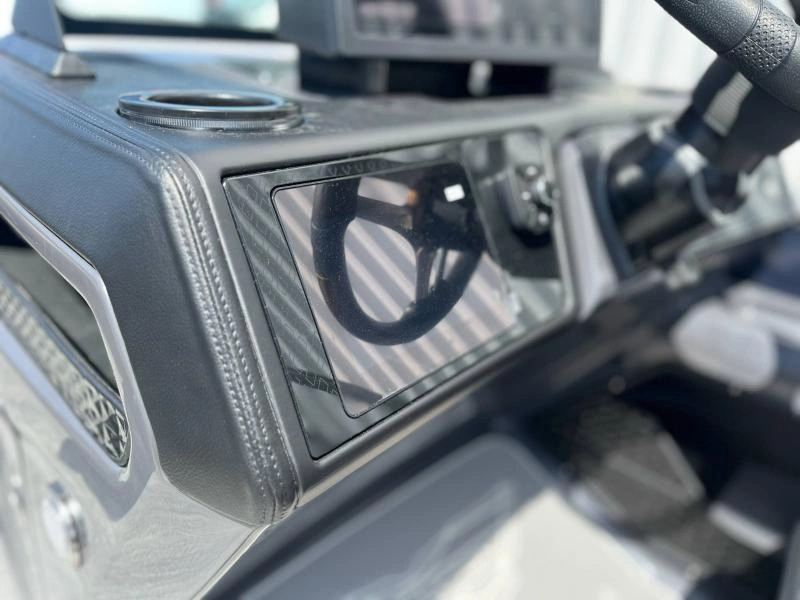 Bennington Marine M22 Swingback 3t 2025 alt