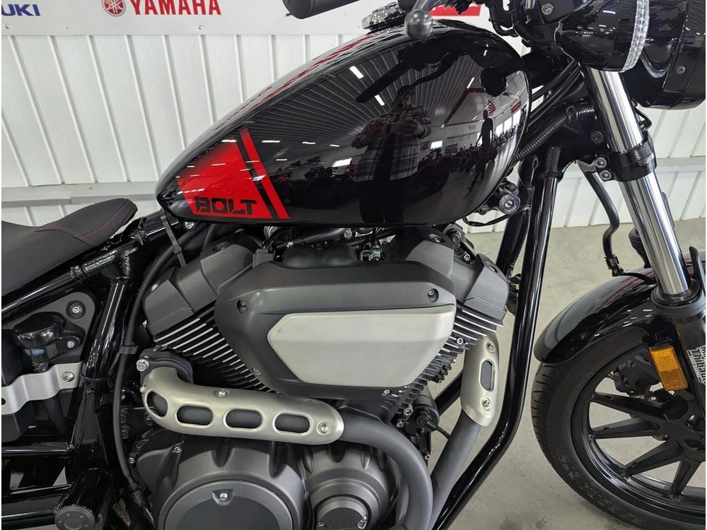 2024 Yamaha Bolt alt