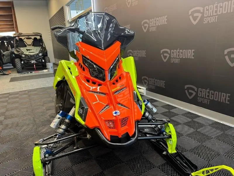 2023 Polaris BOOST SWITCHBACK ASSAULT 146