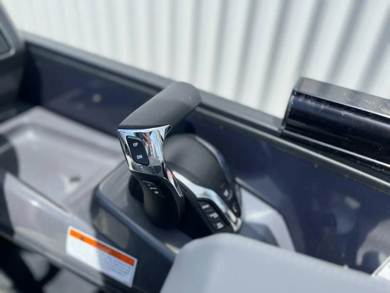 Bennington Marine M22 Swingback 3t 2025 alt