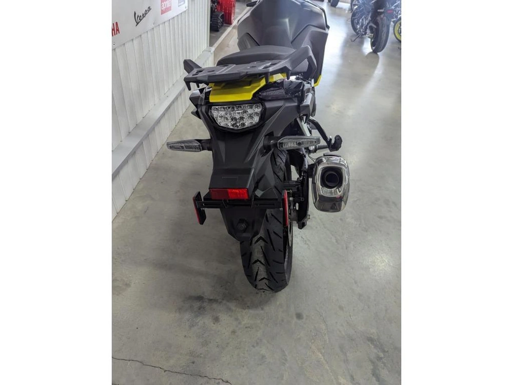 2025 Suzuki V-strom 800 alt