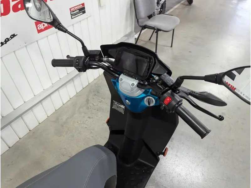 2022 Piaggio 1 Active thumbnail 7