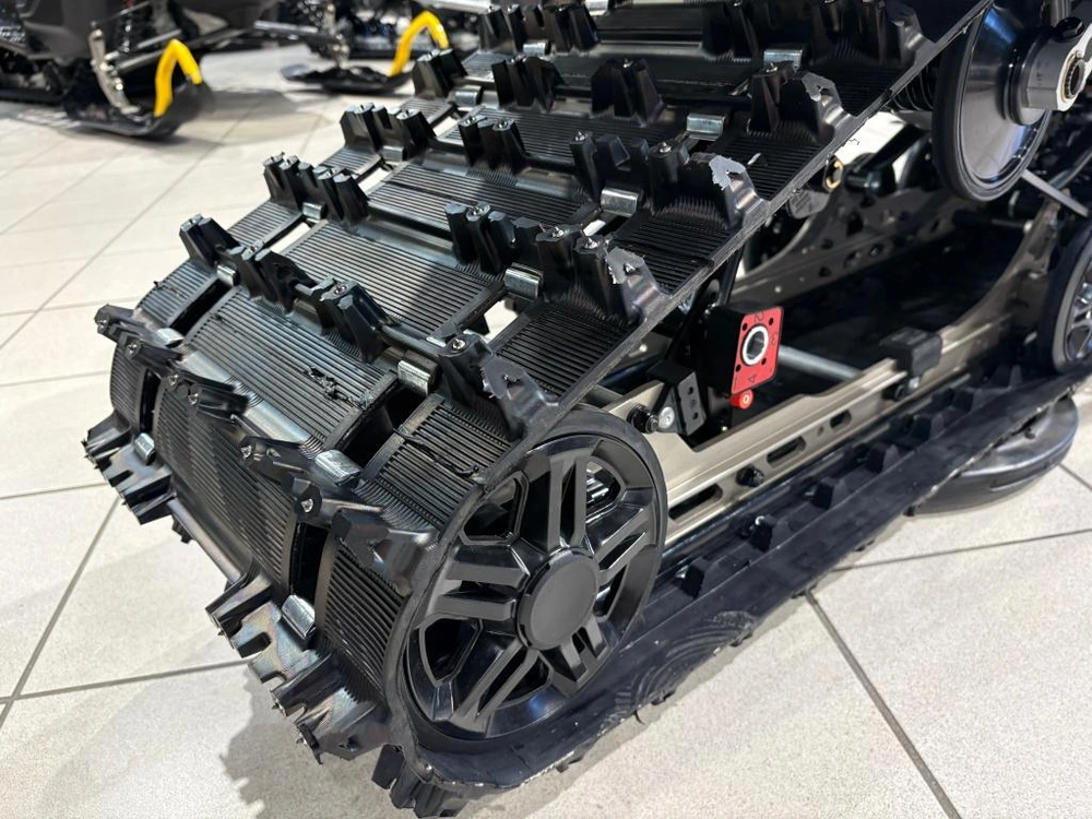 Ski-doo Renegade Adr W/ Enduro Pkg 900 Ace Turbo R Ice Ripper Xt 1.25'' E.s. W/ 10.25'' Touchscreen 2026 alt