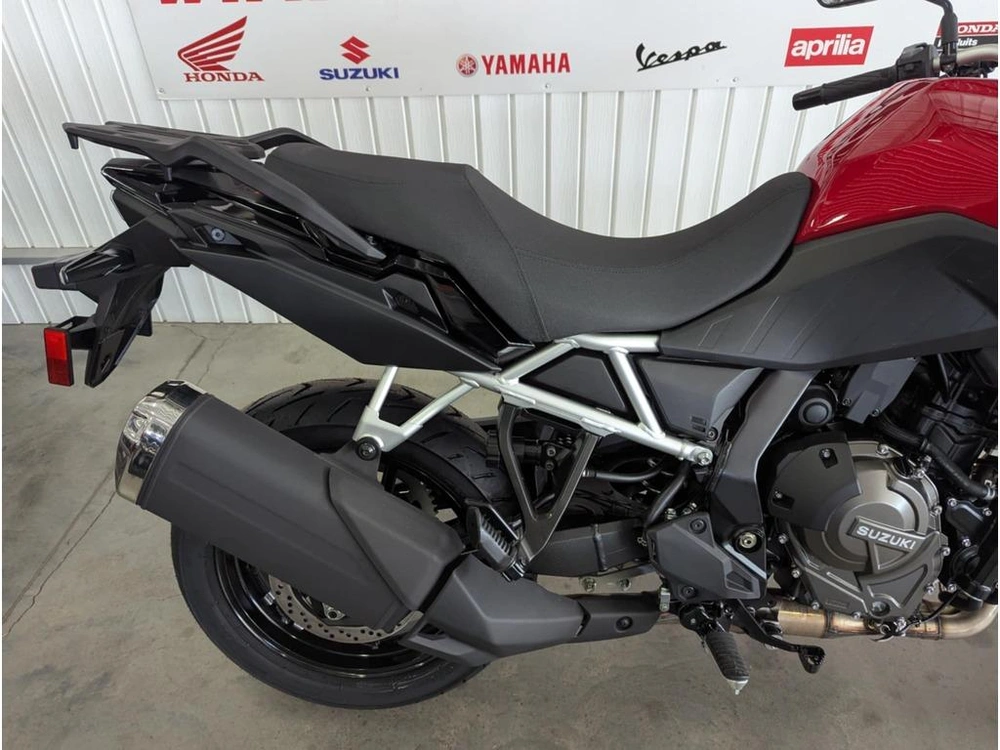2025 Suzuki V-strom 800 alt