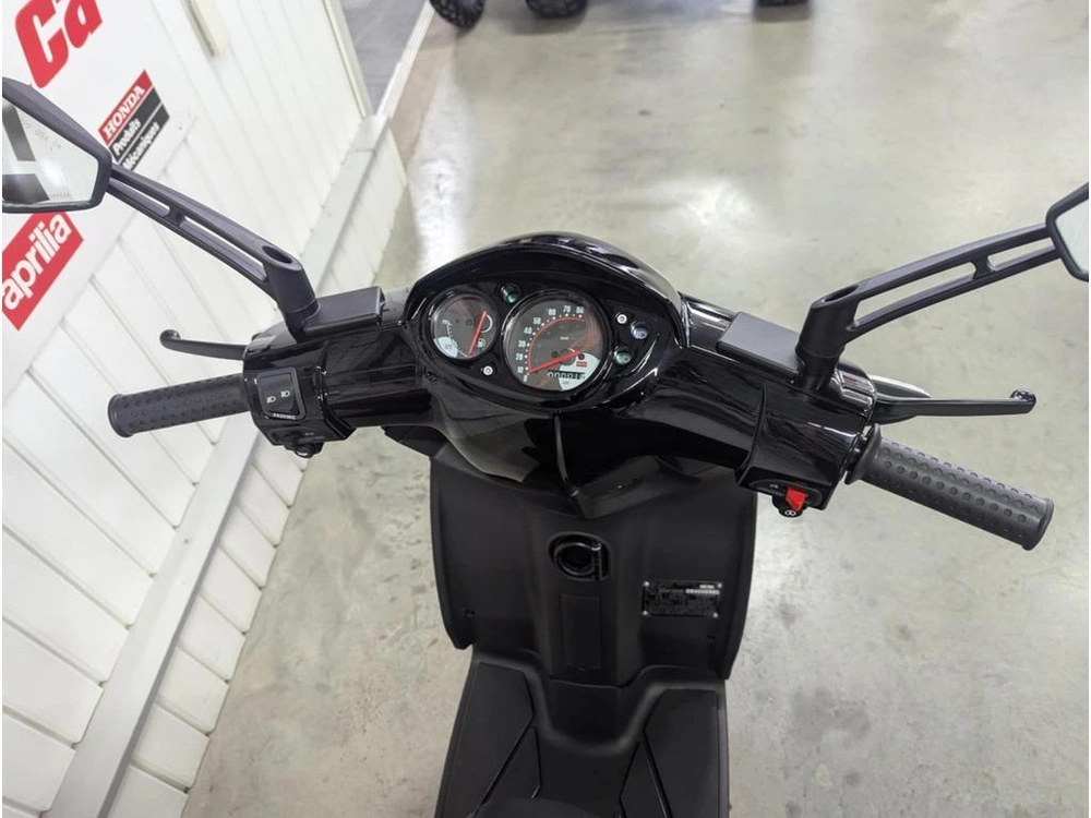 2025 Aprilia Sr 50 alt