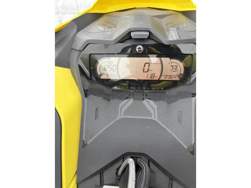 2022 Ski-Doo RENEGADE 850 XRS 137"
