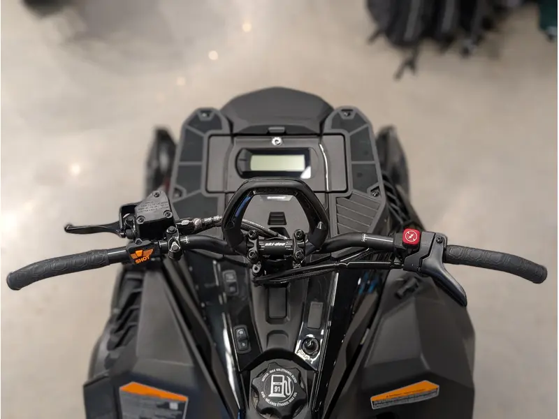 2025 Ski-Doo SUMMIT ADR w/ EDGE Pkg 165 850 E-TEC PowderMax X-Light FlexEdge 3.0" SHOT