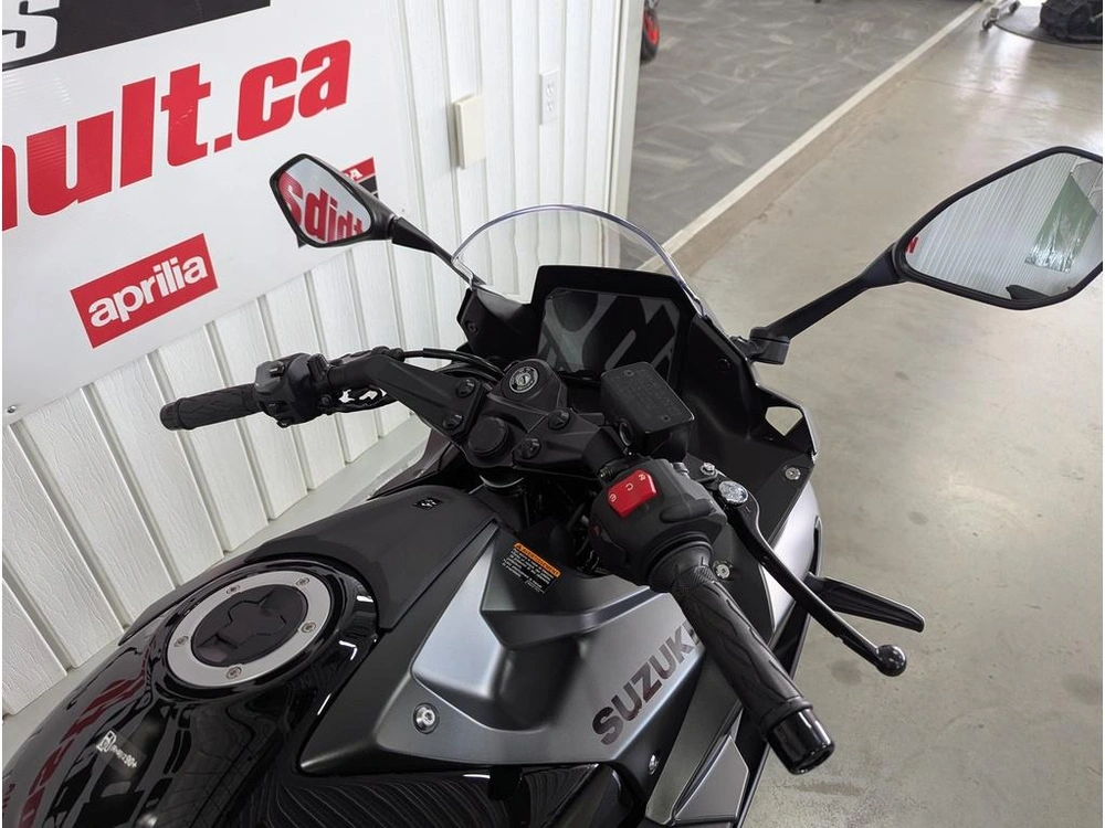 2025 Suzuki Gsx-8r alt