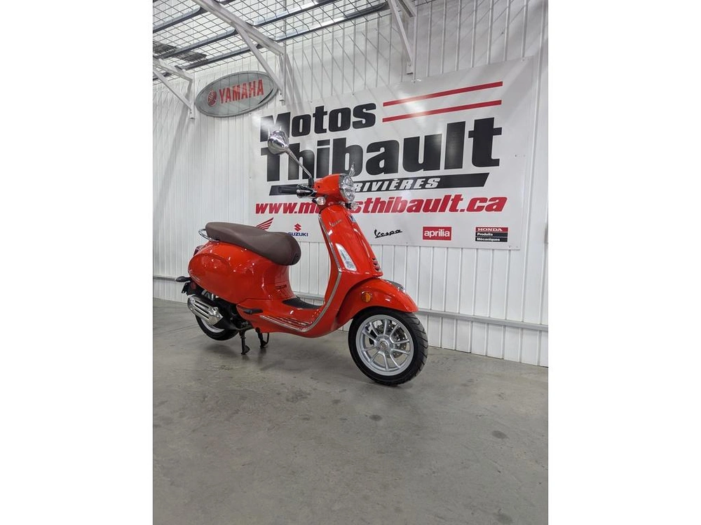 2022 Vespa Primavera 50 alt