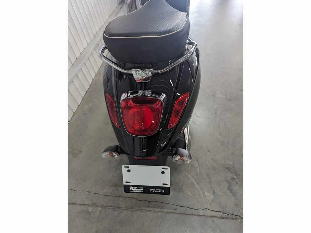 2023 Vespa Sprint 50 alt