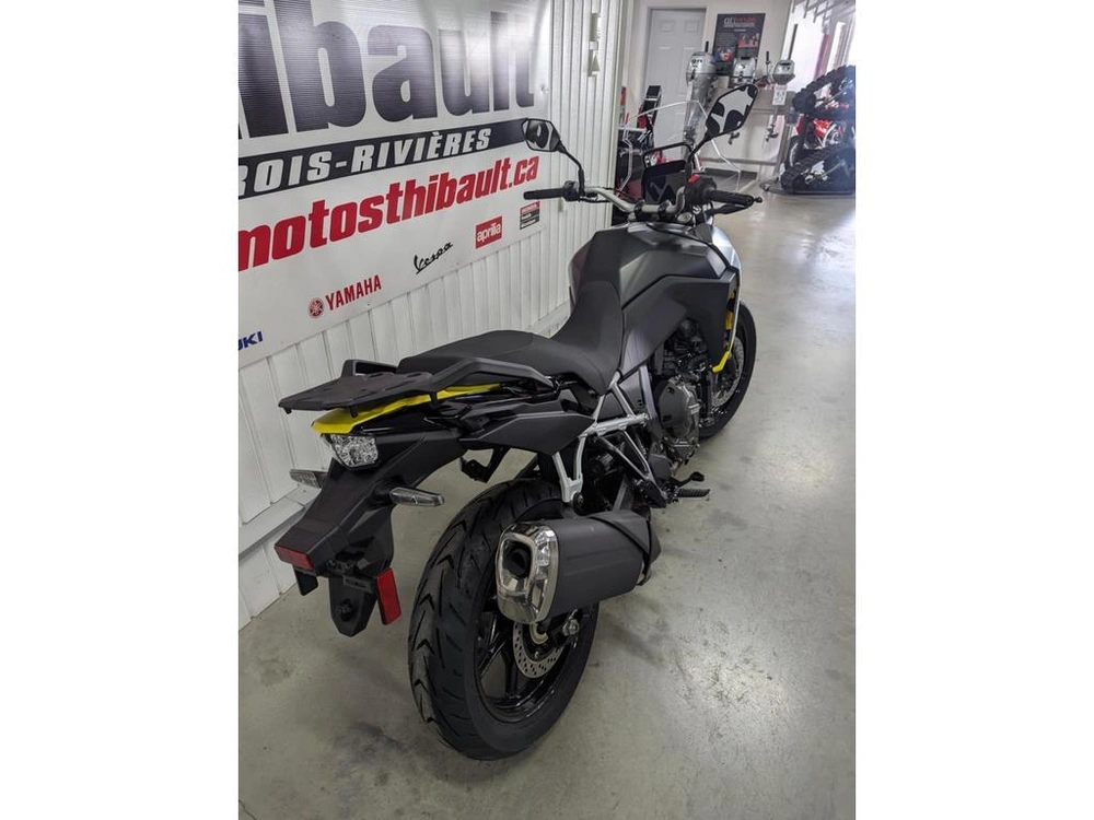 2025 Suzuki V-strom 800 alt