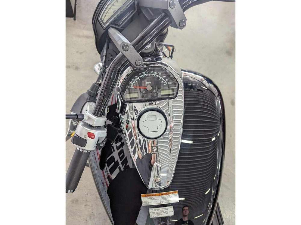 2024 Suzuki Boulevard M109r alt