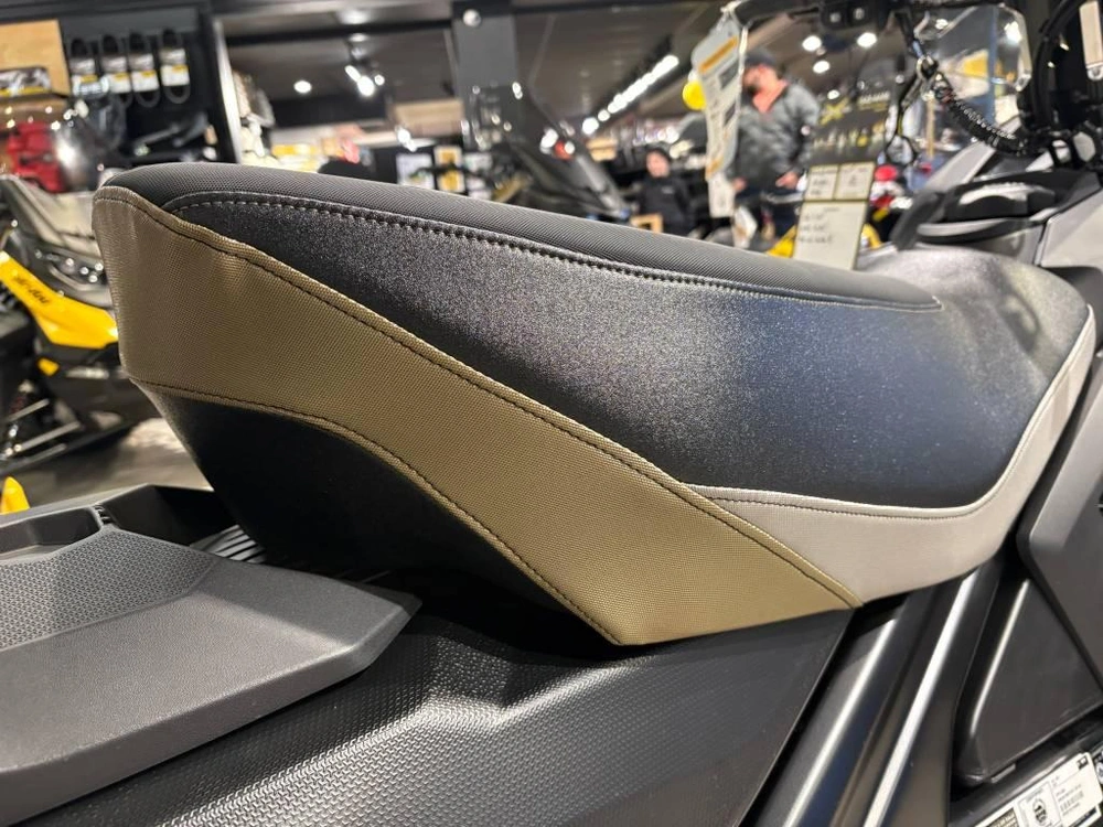 Ski-doo Renegade Adr W/ Enduro Pkg 900 Ace Turbo R Ice Ripper Xt 1.25'' E.s. W/ 10.25'' Touchscreen 2026 alt