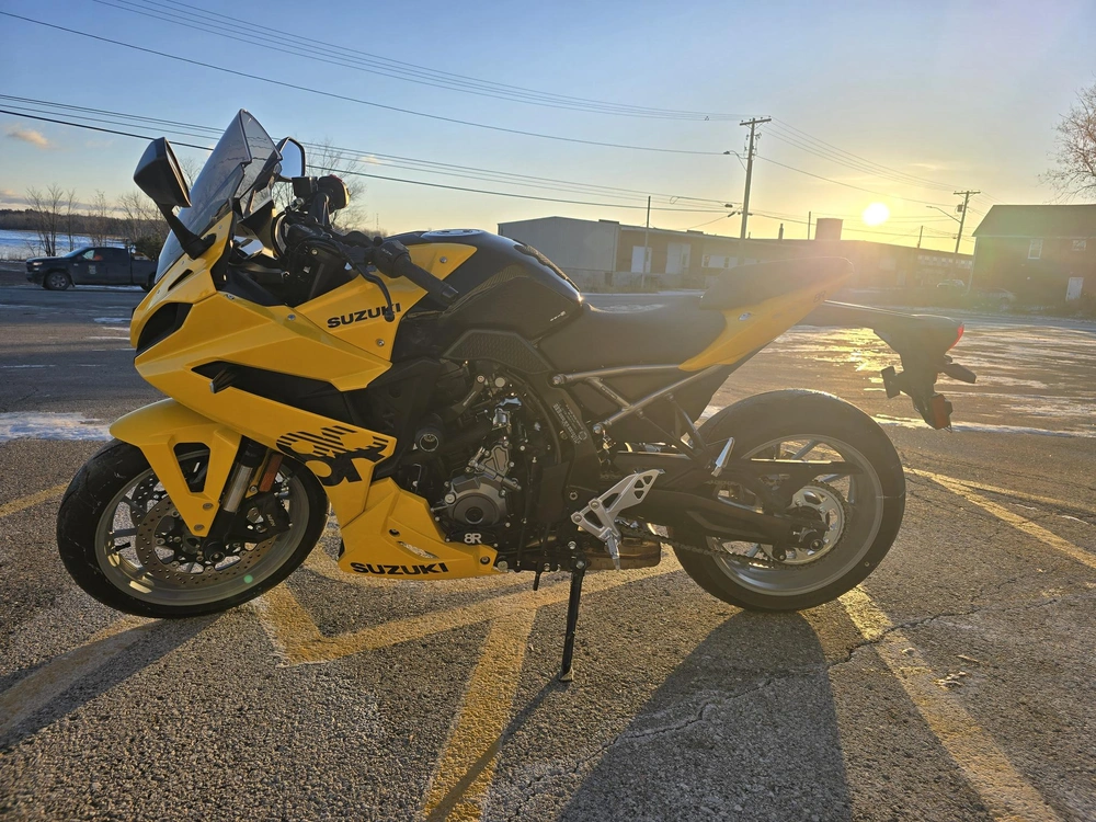 2025 Suzuki Gsx-8r alt