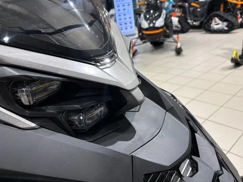 2026 LYNX BRUTAL RE 15'' 900 ACE Turbo R PowderMax 2.5'' E.S. w/ 10.25'' Touchscreen