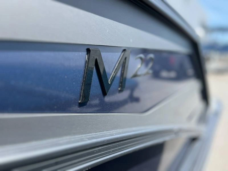 Bennington Marine M22 Swingback 3t 2025 alt