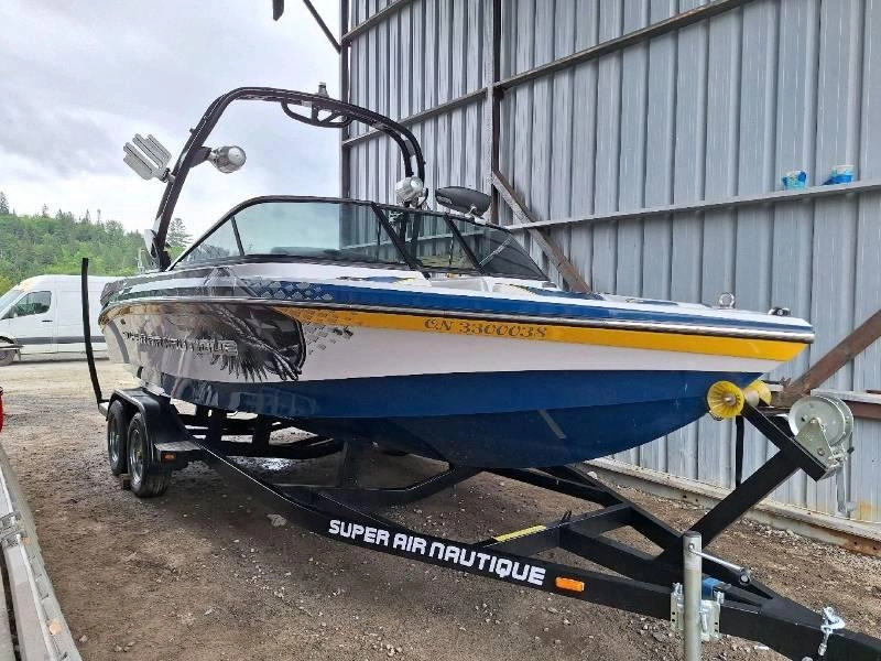 Correct Craft Super Air Nautique Team 210 2011 alt