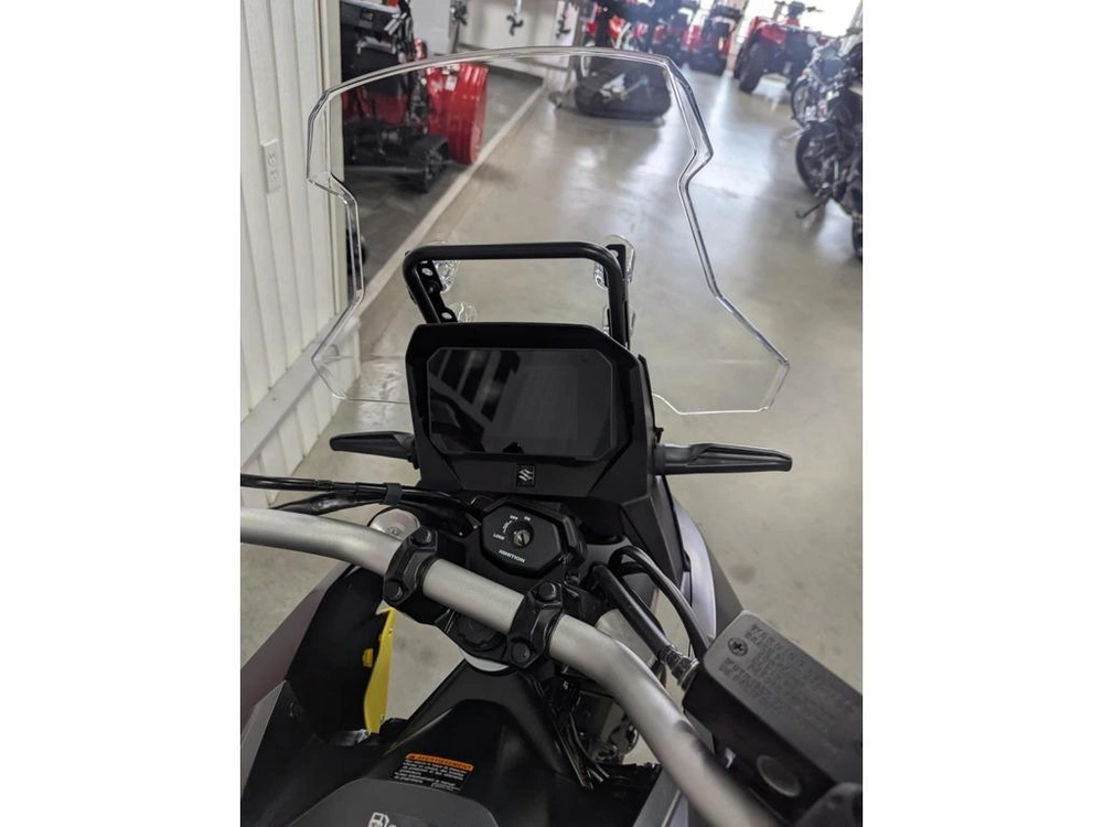 2025 Suzuki V-strom 800 alt