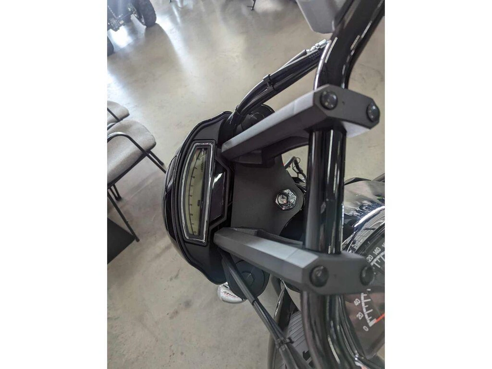 2024 Suzuki Boulevard M109r alt