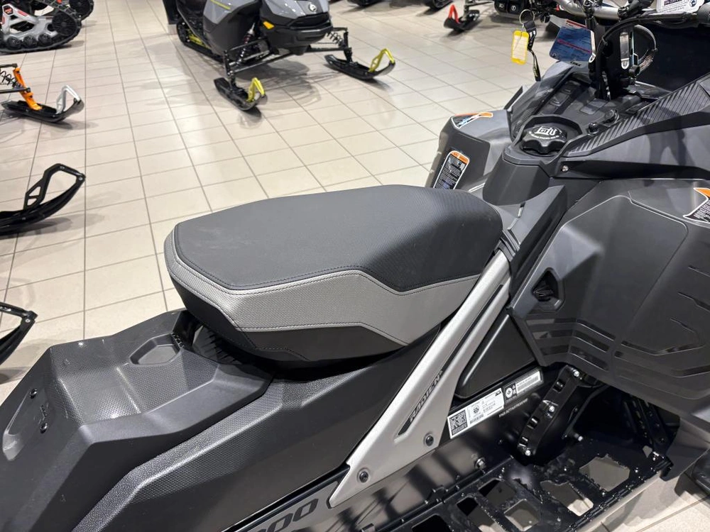 Lynx Brutal Re 15'' 900 Ace Turbo R Powdermax 2.5'' E.s. W/ 10.25'' Touchscreen 2026 alt