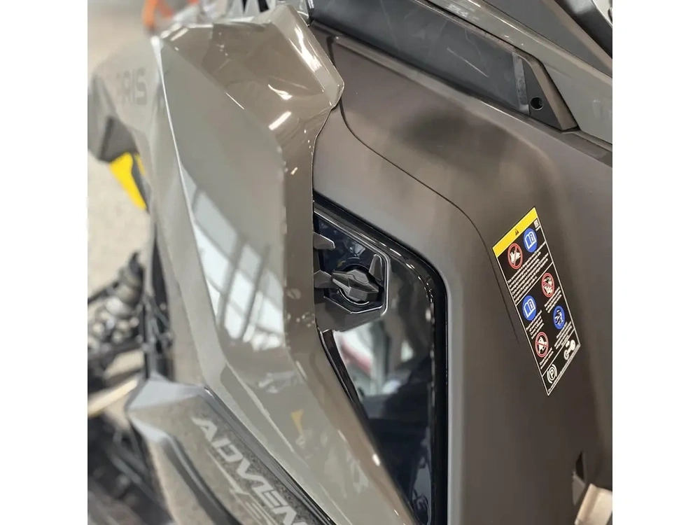 2025 Polaris 650 Titan Adventure 155 1.5 alt