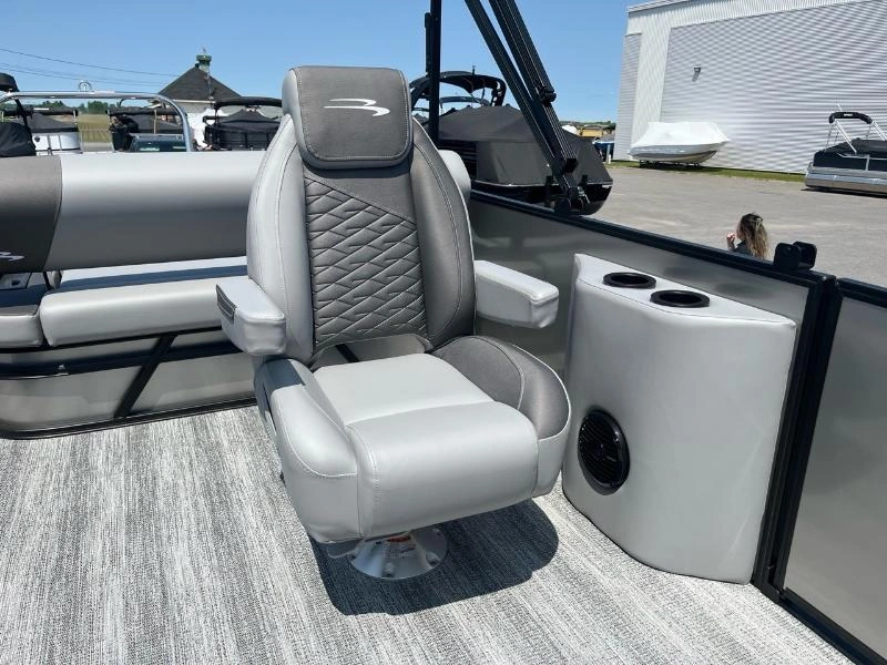 Bennington Marine S23 Swingback 3t Xpress 2025 alt