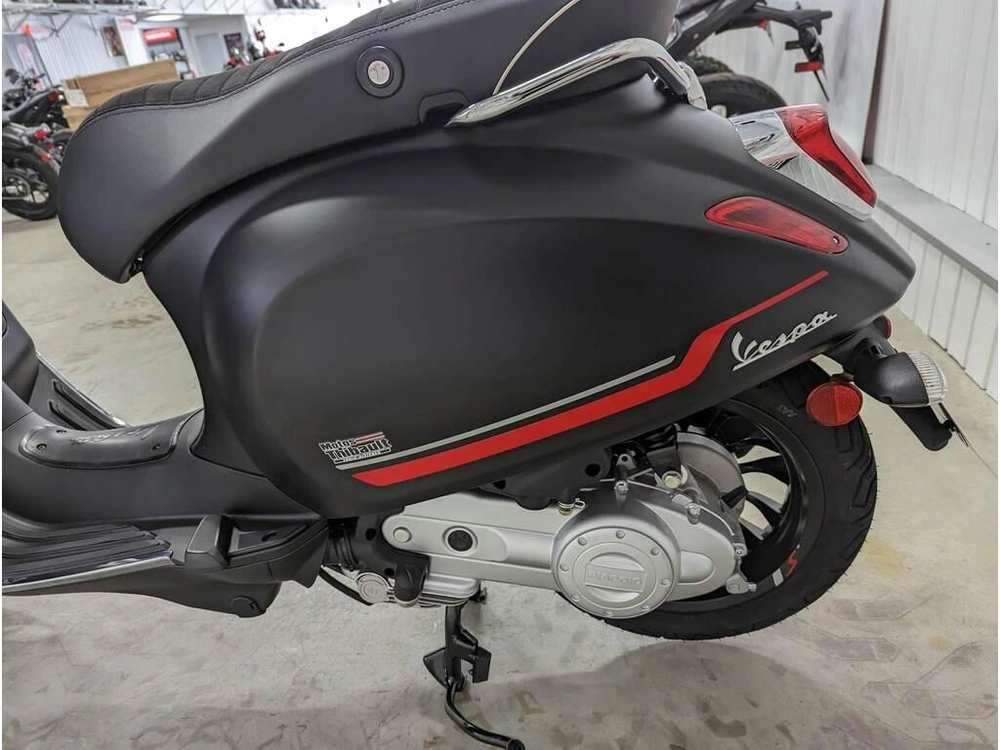 2023 Vespa Sprint 50 alt