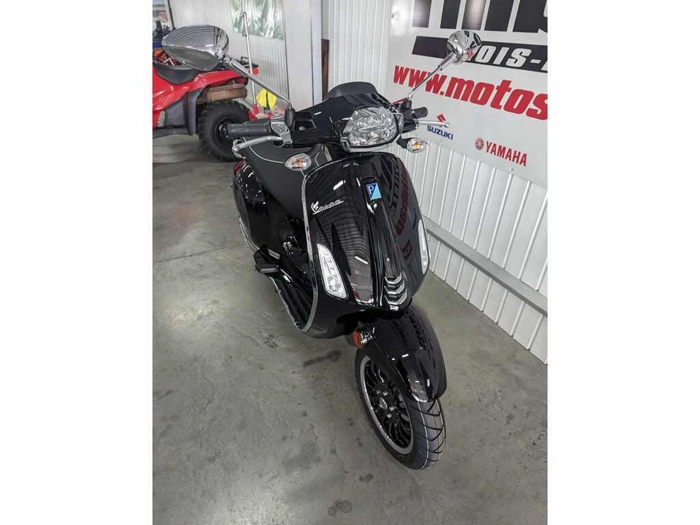 2023 Vespa Sprint 50 alt