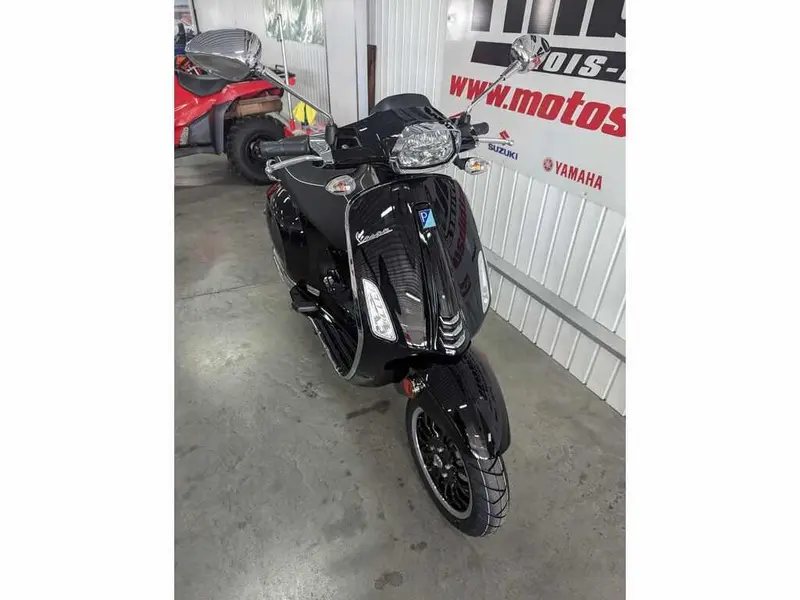 2023 Vespa Sprint 50 thumbnail 2