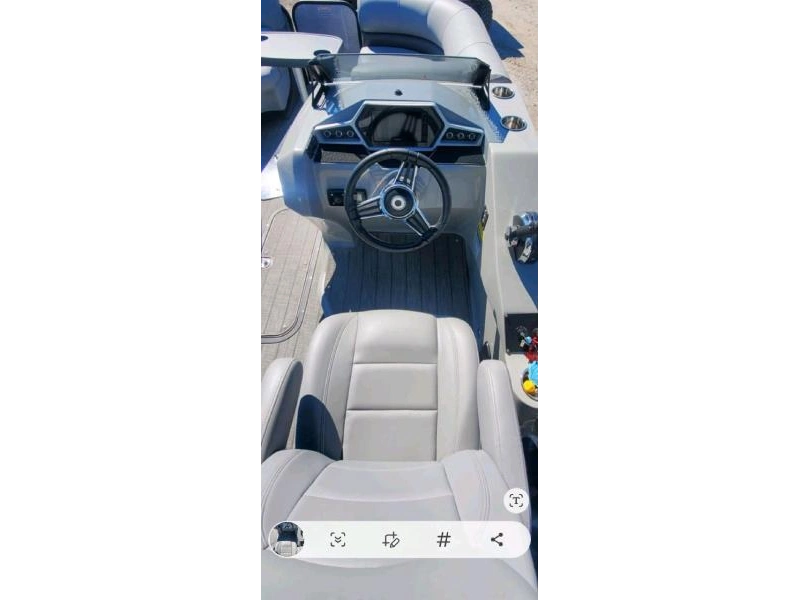 2021 Manitou Oasis 23 Avec Mercury 150 alt