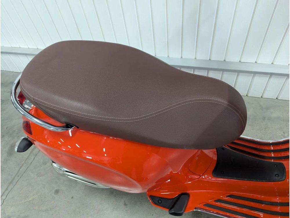 2022 Vespa Primavera 50 alt