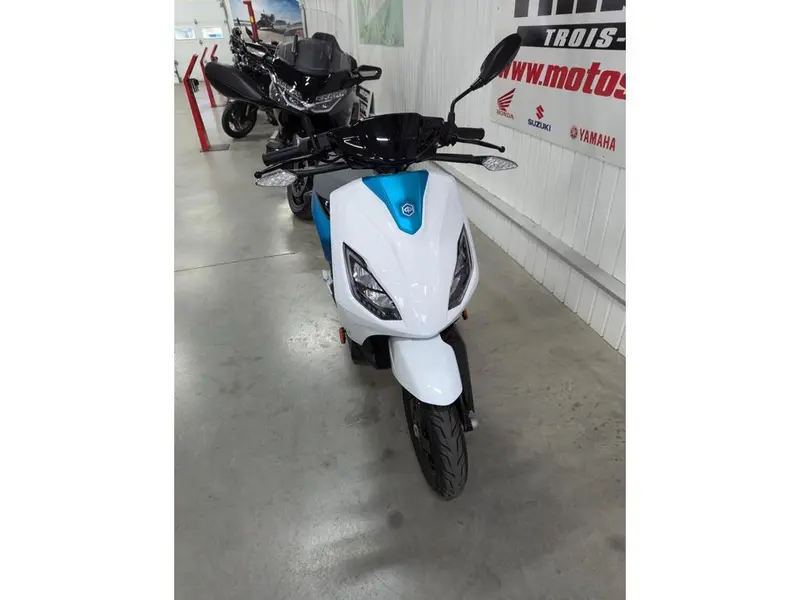 2022 Piaggio 1 Active thumbnail 5