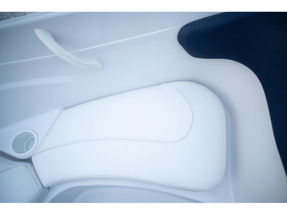 2011 Four Winns 180le alt